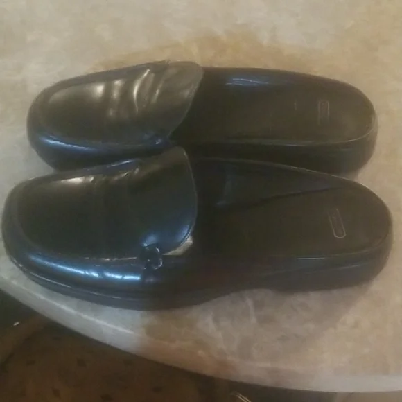 Coach - Picture 2 of 5